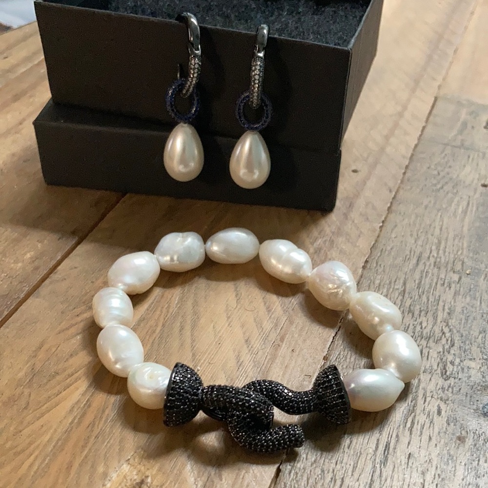 Brand New Matching Pearl bracelet and earrings